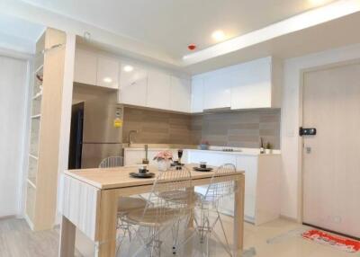 Modern kitchen with dining area