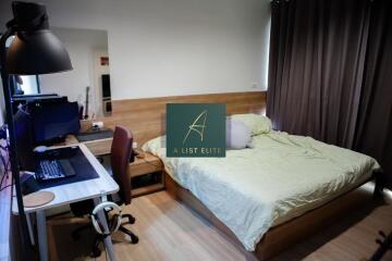 Bedroom with study desk and double bed