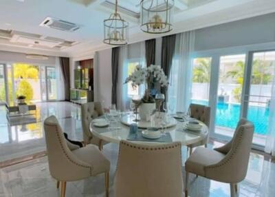 Luxurious dining room with pool view