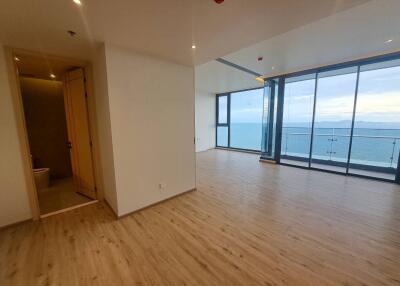 Spacious living area with ocean view