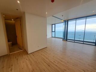 Spacious living area with ocean view