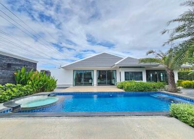 Modern house with swimming pool and jacuzzi