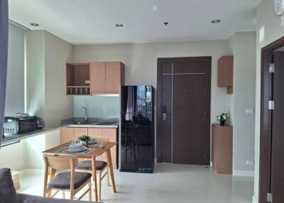 Modern kitchen with dining area