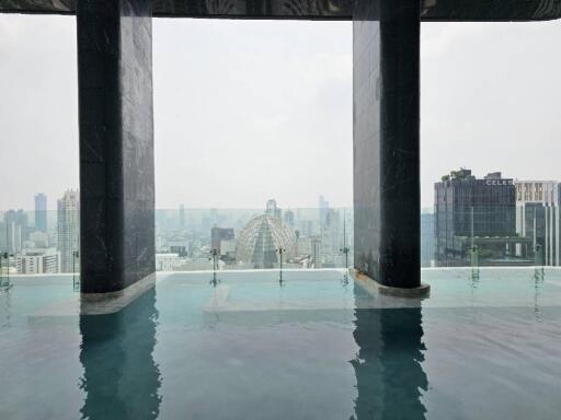 Rooftop infinity pool with a city view