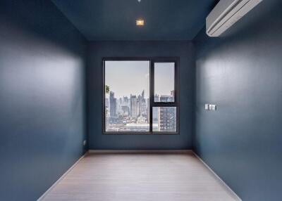 Empty room with a city view