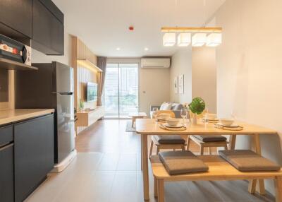 Modern open-plan living space with kitchen and dining area