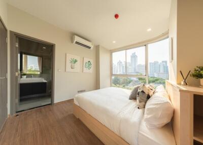 Spacious bedroom with city view