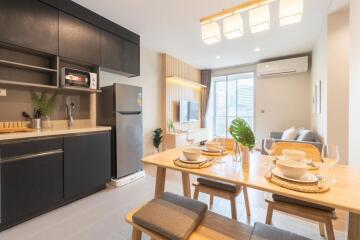 Modern open-plan kitchen and dining area with contemporary furnishings