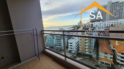 Balcony with a view of the city and the sea