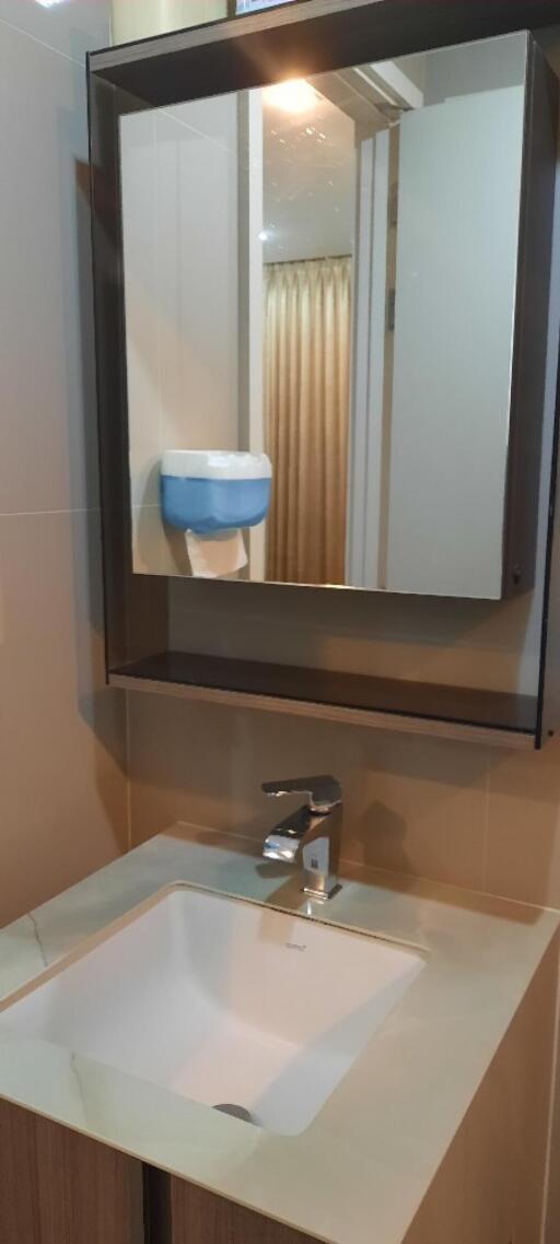 Modern bathroom sink with mirror