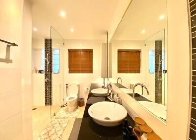 Modern bathroom with double sinks and large mirror