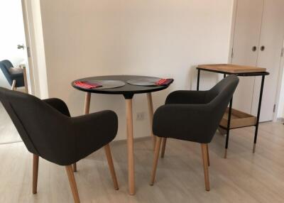 Cozy dining area with round table and cushioned chairs