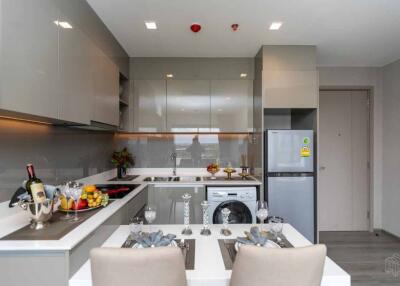 Modern kitchen with dining area