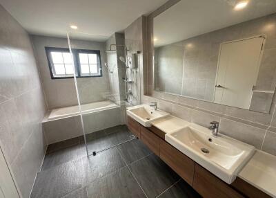 Modern bathroom with double sinks and bathtub