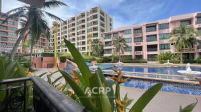 View of the common outdoor area with a swimming pool and buildings