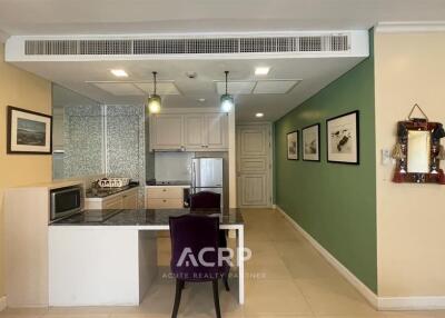 Modern kitchen with dining area