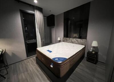 Modern bedroom with a large bed, bedside tables, and lamps