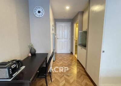 Modern kitchen with dining area