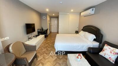 Spacious bedroom with modern amenities