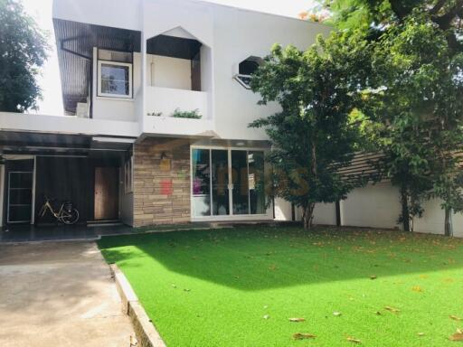 Exterior view of a modern house with a green lawn