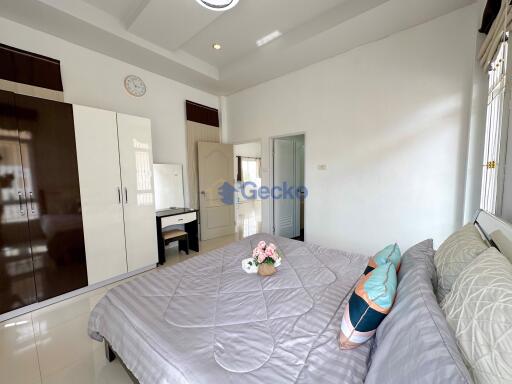 2 Bedrooms House in Chokchai Village 10 East Pattaya H011887