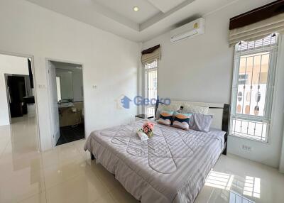 2 Bedrooms House in Chokchai Village 10 East Pattaya H011887