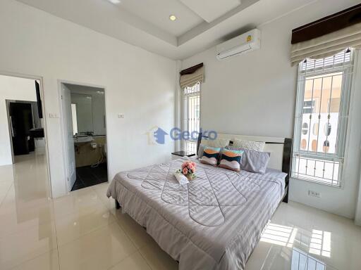 2 Bedrooms House in Chokchai Village 10 East Pattaya H011887