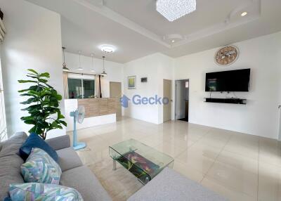 2 Bedrooms House in Chokchai Village 10 East Pattaya H011887