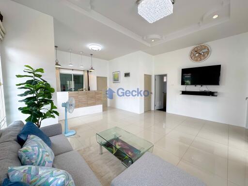 2 Bedrooms House in Chokchai Village 10 East Pattaya H011887