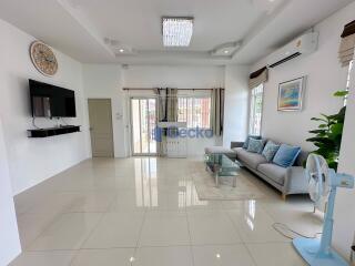 2 Bedrooms House in Chokchai Village 10 East Pattaya H011887