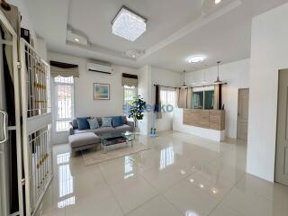 2 Bedrooms House in Chokchai Village 10 East Pattaya H011887