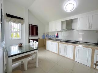 2 Bedrooms House in Chokchai Village 10 East Pattaya H011887