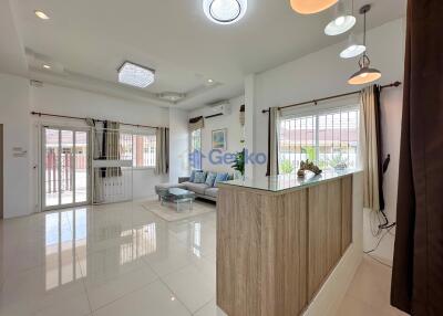 2 Bedrooms House in Chokchai Village 10 East Pattaya H011887