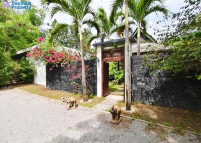 Lakefront Bali-style Villa on Large Plot at Om Domus Villas