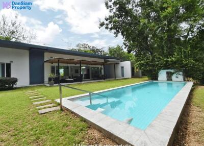 Lakefront Bali-style Villa on Large Plot at Om Domus Villas