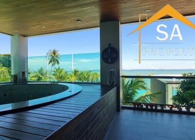 Balcony with hot tub and ocean view