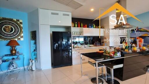 Modern kitchen with dining area