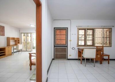 Four Bedroom Townhouse San Phi Suea