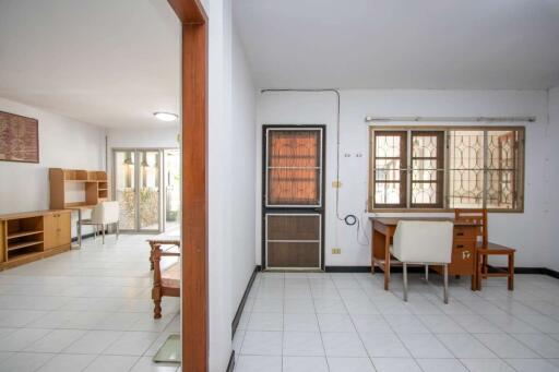 Four Bedroom Townhouse San Phi Suea