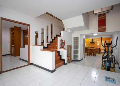 Four Bedroom Townhouse San Phi Suea