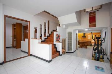 Four Bedroom Townhouse San Phi Suea