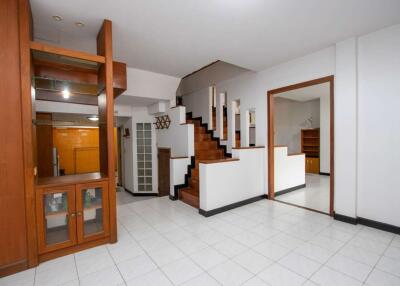 Four Bedroom Townhouse San Phi Suea