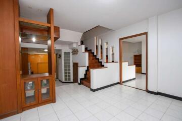 Four Bedroom Townhouse San Phi Suea