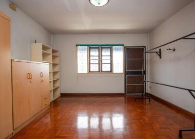 Four Bedroom Townhouse San Phi Suea