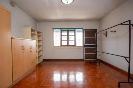 Four Bedroom Townhouse San Phi Suea