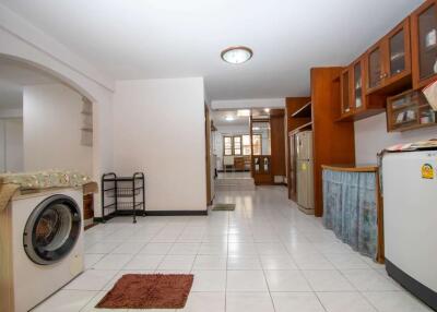 Four Bedroom Townhouse San Phi Suea