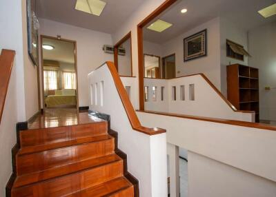 Four Bedroom Townhouse San Phi Suea