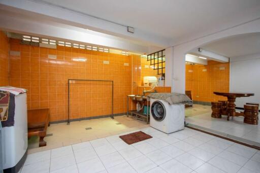 Four Bedroom Townhouse San Phi Suea