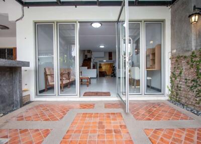 Four Bedroom Townhouse San Phi Suea