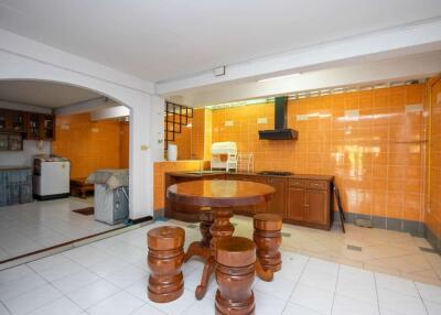 Four Bedroom Townhouse San Phi Suea